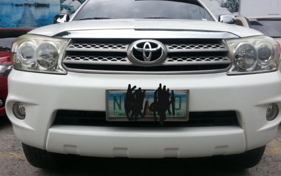 White Toyota Fortuner 2010 Automatic Gasoline for sale 