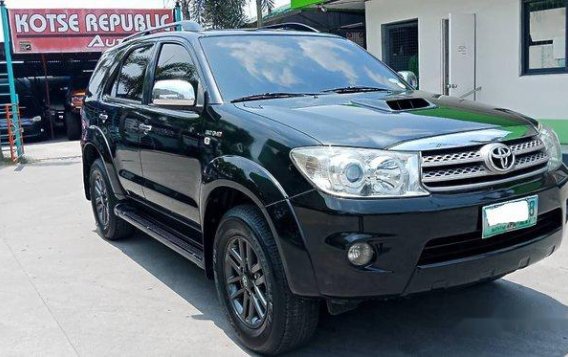 Selling Black Toyota Fortuner 2011 in Meycauayan-1