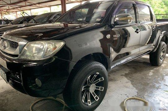 Black Toyota Hilux 2011 at 62000 km for sale -2