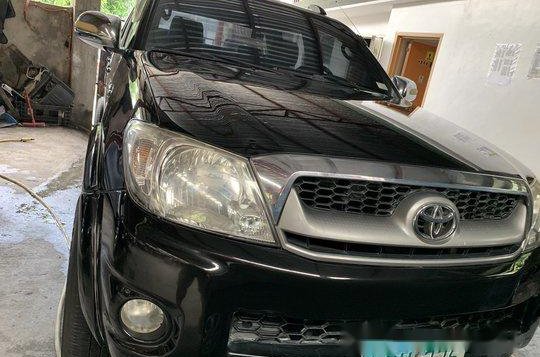 Black Toyota Hilux 2011 at 62000 km for sale -1