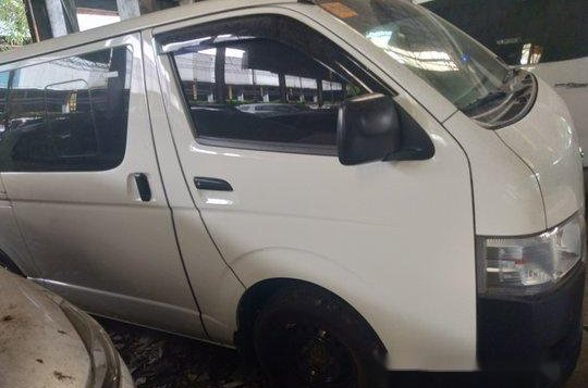 White Toyota Hiace 2018 Manual Diesel for sale-1