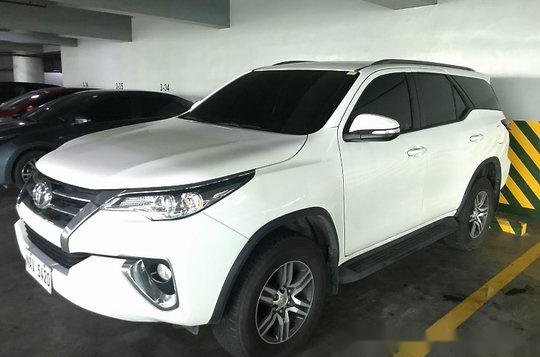 Sell White 2017 Toyota Fortuner at 15588 km-2