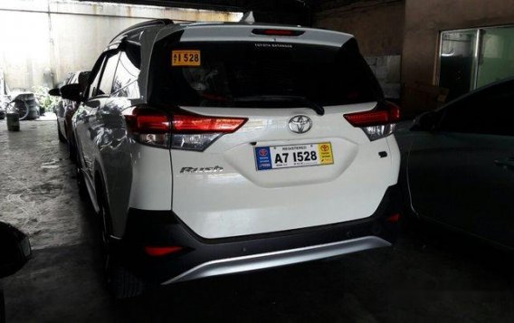 White Toyota Rush 2018 at 18000 km for sale-2