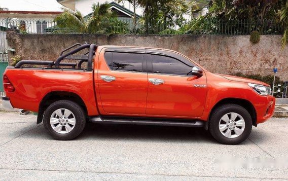 Sell Orange 2017 Toyota Hilux Automatic Diesel at 28000 km -2