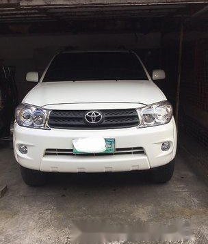 Selling White Toyota Fortuner 2009 Automatic Gasoline