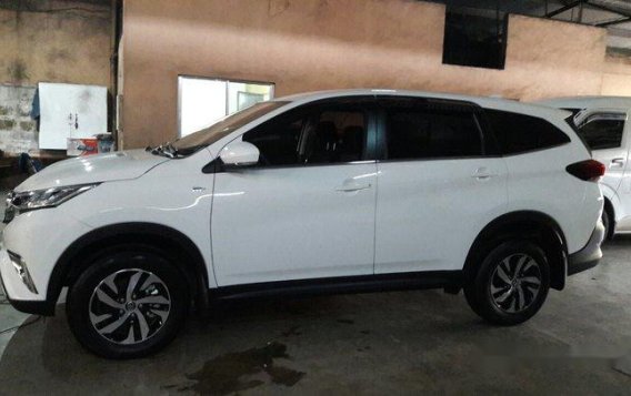 Sell White 2018 Toyota Rush at 2700 km-2