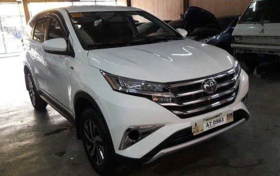 Sell White 2018 Toyota Rush at 2700 km-1