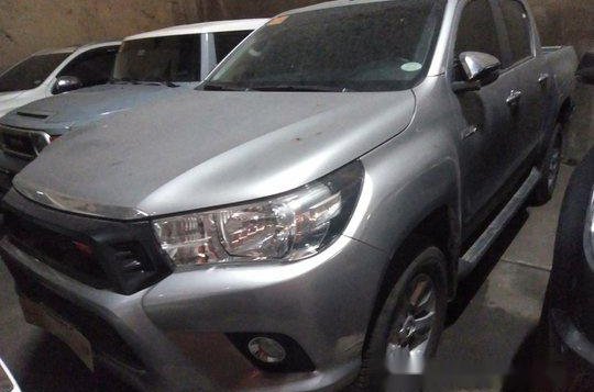 Selling Silver Toyota Hilux 2018 Automatic Diesel at 12000 km -2