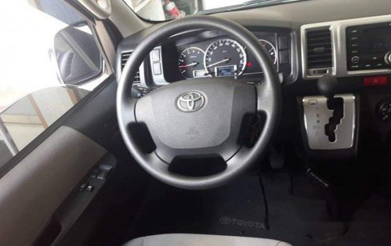 Selling White Toyota Hiace 2018 in Taguig -2