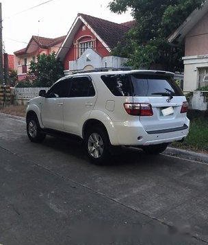 Selling White Toyota Fortuner 2009 Automatic Gasoline-1