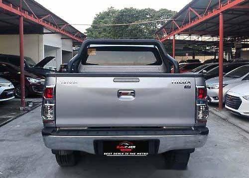 Sell Silver 2015 Toyota Hilux at 38000 km-5