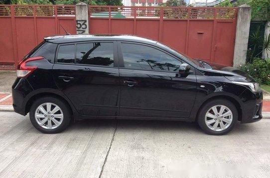 Black Toyota Yaris 2017 at 26000 km for sale-1