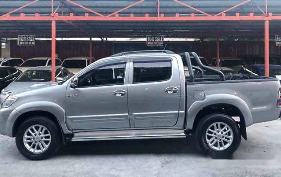 Sell Silver 2015 Toyota Hilux at 38000 km-2
