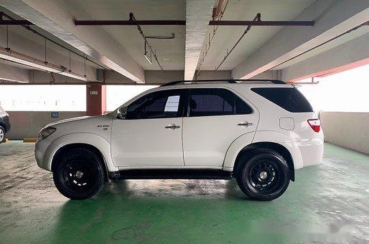 Sell White 2010 Toyota Fortuner Automatic Gasoline at 80000 km-2