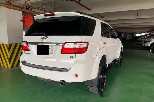 Sell White 2010 Toyota Fortuner Automatic Gasoline at 80000 km-3