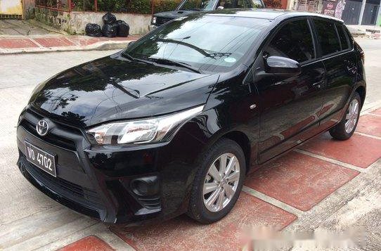 Black Toyota Yaris 2017 at 26000 km for sale-2