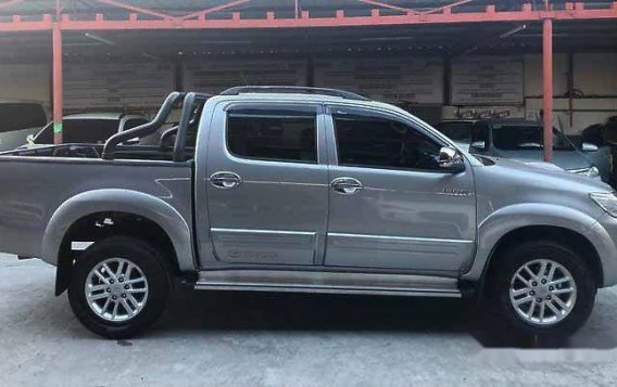 Sell Silver 2015 Toyota Hilux at 38000 km-1