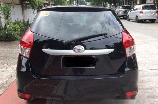 Black Toyota Yaris 2017 at 26000 km for sale-3