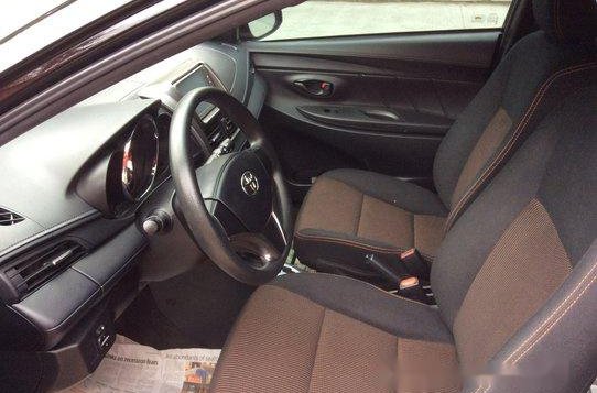 Black Toyota Yaris 2017 at 26000 km for sale-4