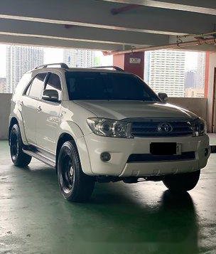 Sell White 2010 Toyota Fortuner Automatic Gasoline at 80000 km