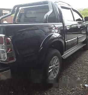 Sell Black 2015 Toyota Hilux at 75000 km -2