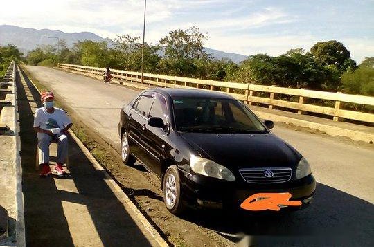 Black Toyota Corolla Altis 2005 at 125000 km for sale