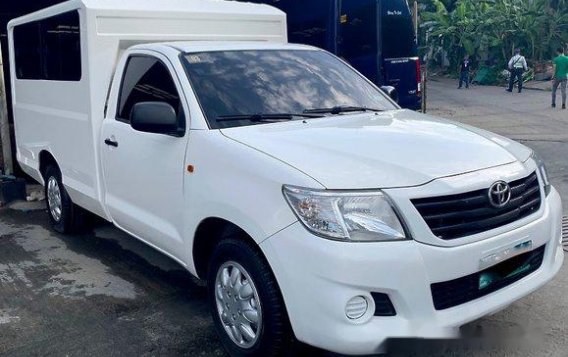 White Toyota Hilux 2012 at 70000 km for sale-1