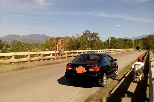 Black Toyota Corolla Altis 2005 at 125000 km for sale-3