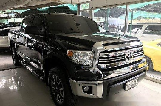 Selling Black Toyota Tundra 2019 in Quezon City 