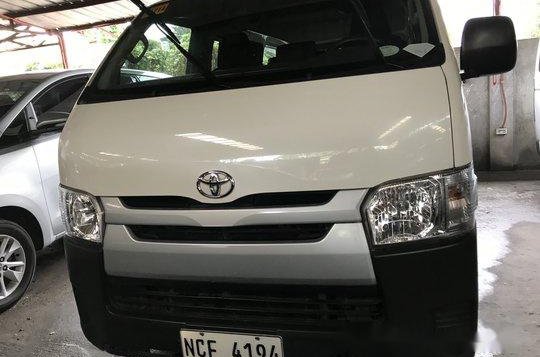 Sell White 2016 Toyota Hiace at 18569 km-1