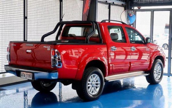Selling Red Toyota Hilux 2015 Manual Diesel -3