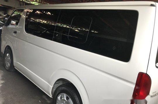 Sell White 2016 Toyota Hiace at 18569 km-3