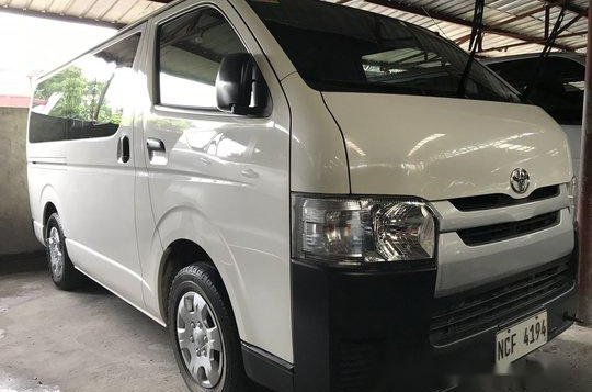 Sell White 2016 Toyota Hiace at 18569 km