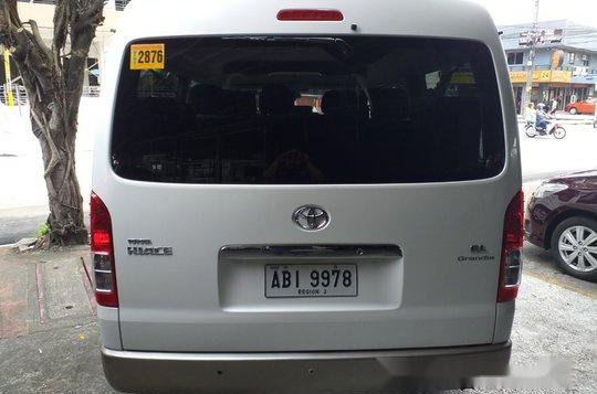 White Toyota Hiace 2016 at 40014 km for sale-3