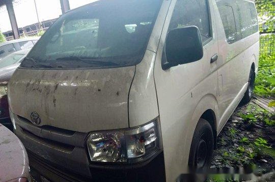 Selling White Toyota Hiace 2017 in Makati -1