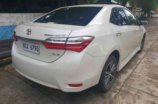 Selling White Toyota Corolla Altis 2018 Automatic Gasoline at 7000 km -2