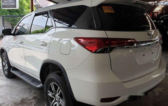 Selling White Toyota Fortuner 2018 Manual Diesel at 5300 km -4