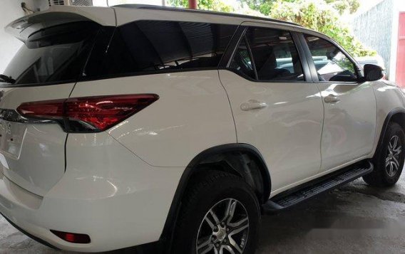 Selling White Toyota Fortuner 2018 Manual Diesel at 5300 km -3