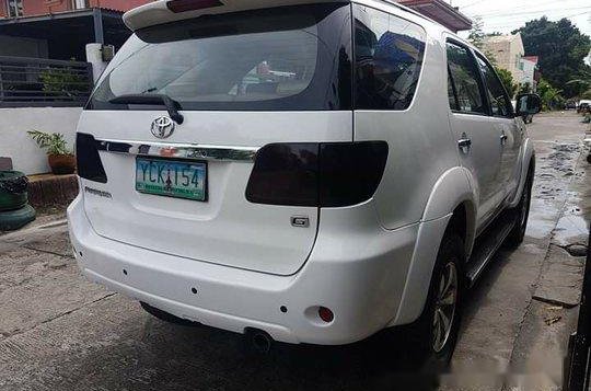 Selling White Toyota Fortuner 2006 Automatic Gasoline at 100000 km -1