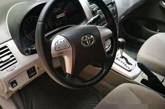 Selling Silver Toyota Corolla Altis 2012 at 64000 km -9