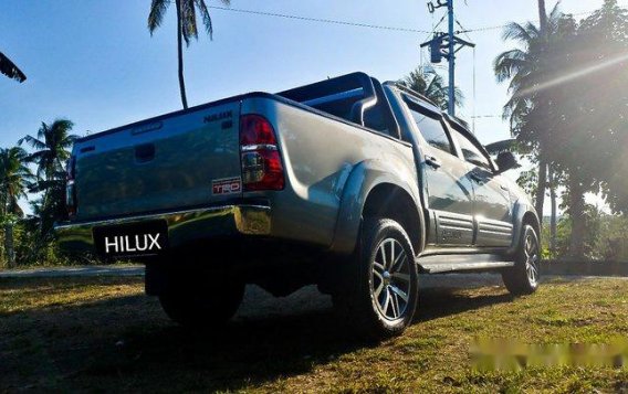 Silver Toyota Hilux 2015 for sale in Lipa 