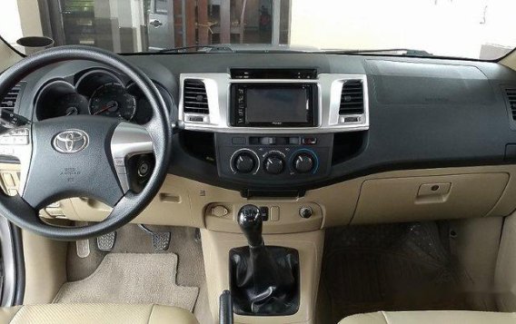 Silver Toyota Hilux 2015 for sale in Lipa -1