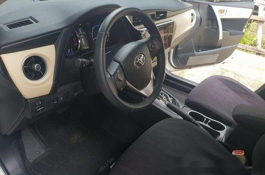 Selling White Toyota Corolla Altis 2018 Automatic Gasoline at 7000 km -8