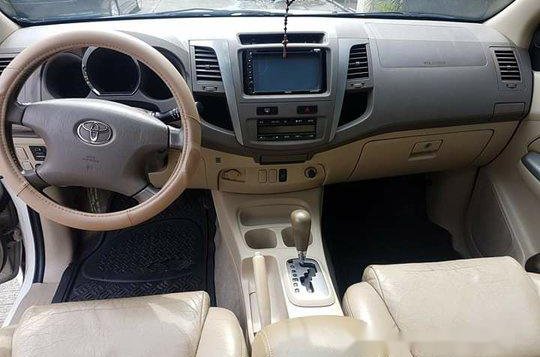 Selling White Toyota Fortuner 2006 Automatic Gasoline at 100000 km -5