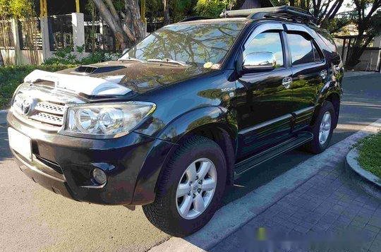 Black Toyota Fortuner 2010 for sale in Pasig -2