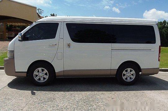 White Toyota Hiace 2011 at 42000 km for sale-5