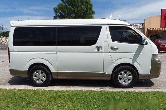 White Toyota Hiace 2011 at 42000 km for sale-7