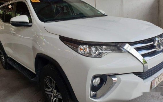 Selling White Toyota Fortuner 2018 Manual Diesel at 5300 km -1