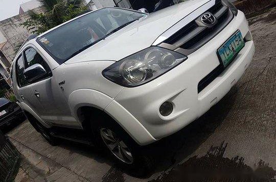 Selling White Toyota Fortuner 2006 Automatic Gasoline at 100000 km -4