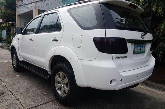 Selling White Toyota Fortuner 2006 Automatic Gasoline at 100000 km -6